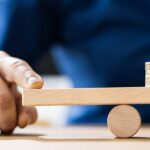Co to jest dźwignia finansowa (leverage) i jak działa efekt dźwigni?
